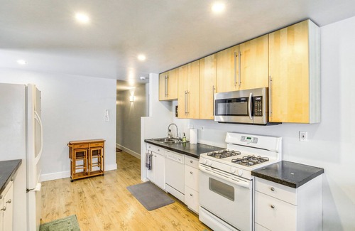 South Addition Condo | Near Hiking: Cozy Anchorage Retreat w/Fireplace!
