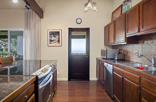 Honaunau-Napoopoo House | Near Historic Kealakekua Bay, Elevation, Close to Shops, Tranquil Retreat