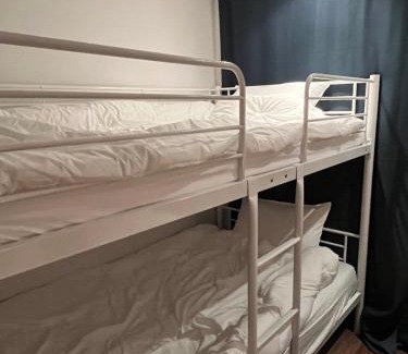 Daeheung-dong Apartment | Near Hongdae, Shinchon-Two super single beds-