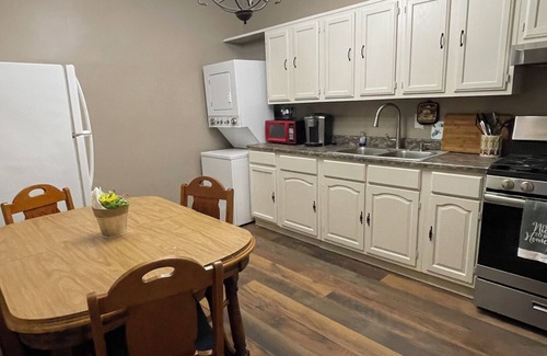Alexander Cottage | Near Horseshoe Lake,Illinois. Entire guest house w/1 garage & plenty of parking.