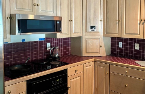 Cave Spring House | Near Hospital. Comfort at Home:Private Guest Room & Kitchenette. Long Term Stay.