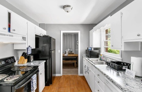 New Castle House | Near Hospital & Dining- Beds on Broadmoor - Unit A