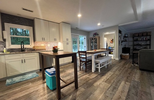 Wilmington Historic District House | Near ILM Family Gathering Home, Sleeps up to 8, host up to 12. Your Holiday spot