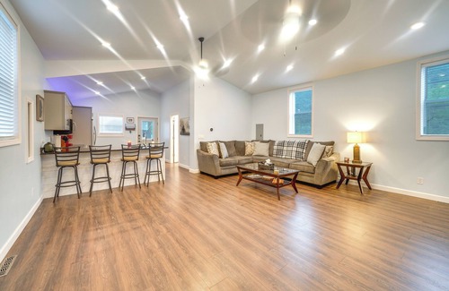 Deep Water House | Near Kanawha River: Unique Renovated Home w/Yard!