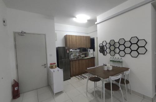 Kota Warisan Apartment | Near KLIA with Free Wifi Hana Homestay