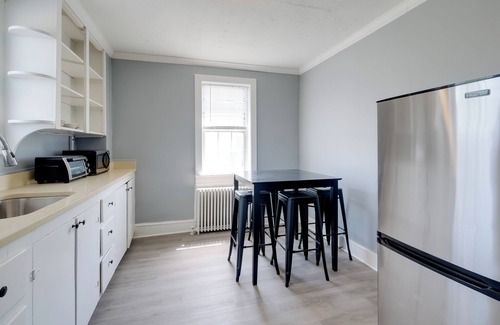 Hamilton Apartment | Near Loudoun Wine Trail: Apt w/Restaurant On-Site