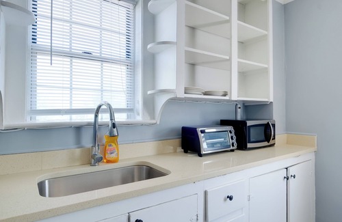 Hamilton Apartment | Near Loudoun Wine Trail: Apt w/Restaurant On-Site