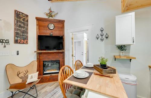 Hiawassee House | Near Main Street with Hot Tub Retreat in Hiawassee!