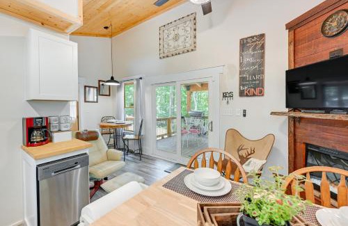 Hiawassee House | Near Main Street with Hot Tub Retreat in Hiawassee!
