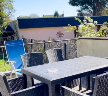 Unterrath Apartment | Near Messe and Airport, 2-bedroom duplex Apartment with Kitchen and Garden