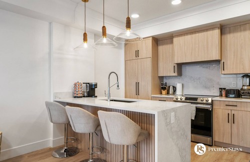 Currie Barracks Apartment | Near MRU & Downtown » Free Parking » Sleeps 4