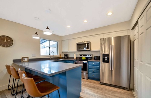 Casa Granada Townhouses Condo | Near Old Town Scottsdale's Shopping & Dining, FREE GOLF & WIFI, Pool, Great for Business or Pleasure