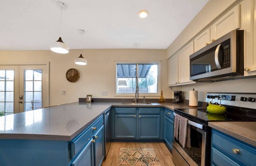 Casa Granada Townhouses Condo | Near Old Town Scottsdale's Shopping & Dining, FREE GOLF & WIFI, Pool, Great for Business or Pleasure