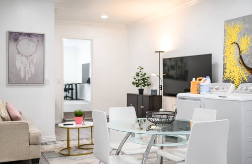 Westmont House | Near ONT Spacious & Bright Home Fully Equipped