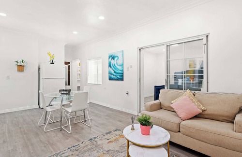 Westmont House | Near ONT Spacious & Bright Home Fully Equipped