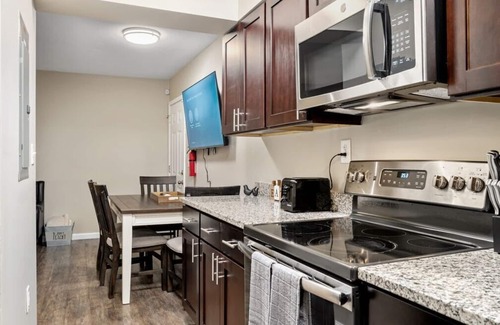 University District Apartment | Near OSU 2 bed! Summa