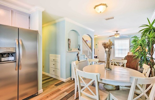 Port Aransas Condo | Near Port Aransas Beach: Condo w/Pool Access
