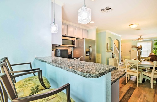 Port Aransas Condo | Near Port Aransas Beach: Condo w/Pool Access