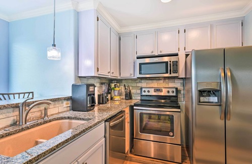 Port Aransas Condo | Near Port Aransas Beach: Condo w/Pool Access