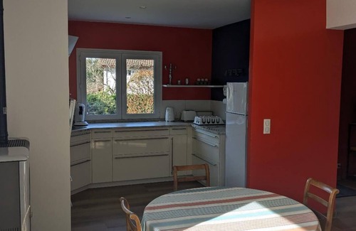Ascain Apartment | Near Rhune/beaches, new apartment on the ground floor of a Basque house. Pets welcome!