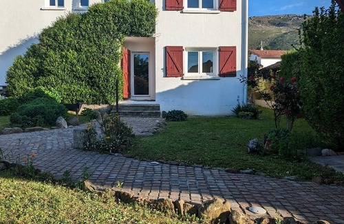 Ascain Apartment | Near Rhune/beaches, new apartment on the ground floor of a Basque house. Pets welcome!
