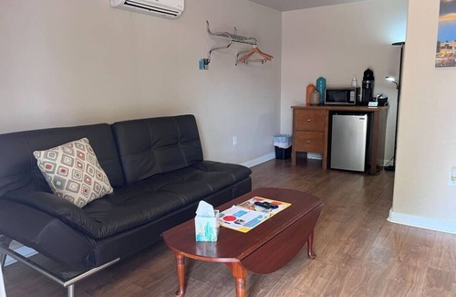 Kerrville Cabin | Near River Deluxe King Suite w/Carport #5