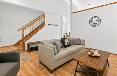 Gold Bar House | Near River: Hot Tub, Office, RV Parking, Dogs OK!