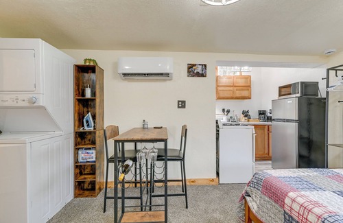 Murphy Apartment | Near Rivers & Trails: Cabin in Rural Grants Pass