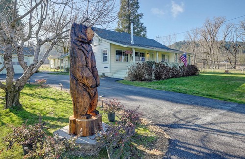 Murphy Apartment | Near Rivers & Trails: Cabin in Rural Grants Pass