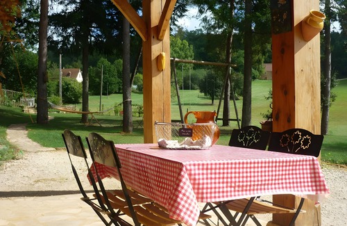Carsac-Aillac Bed & Breakfast | Near Sarlat in Périgord, Sous le Tilleul at Joelle and Guy's, Countryside Room, Peaceful, Nature