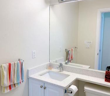 Renfrew-Collingwood House | Near SkyTrain & Bus Stop Cozy Private Rooms in Vancouver Shared House