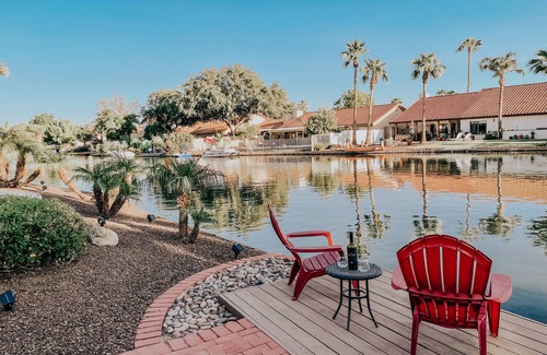 Avondale House | Near State Farm, Spring Training, NASCAR and more-Lakefront with Private Pool!