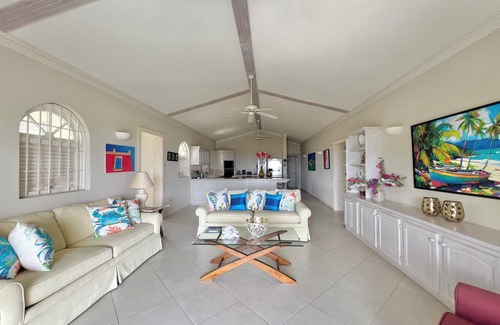 Merlin Bay House | Near Sugar Hill cool 3 bedroom split level, pool and garden townhouse