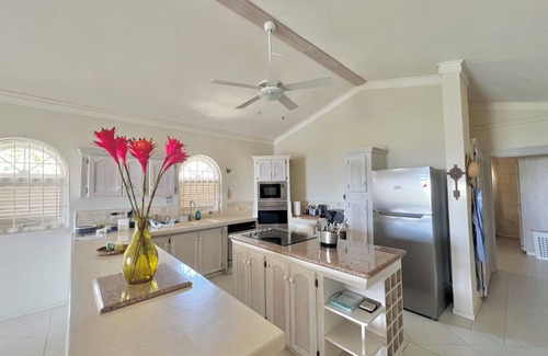 Merlin Bay House | Near Sugar Hill cool 3 bedroom split level, pool and garden townhouse