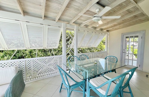 Merlin Bay House | Near Sugar Hill cool 3 bedroom split level, pool and garden townhouse