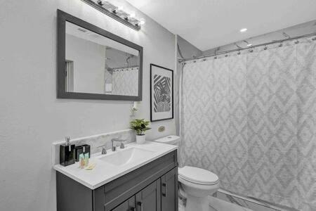 North Miami Apartment | Near Sunny Isle beach & Aventura