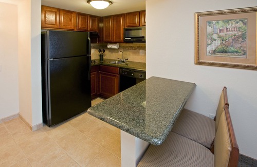 Downtown Indianapolis Condo | Near the Airport! Free Breakfast + Pool + Gym