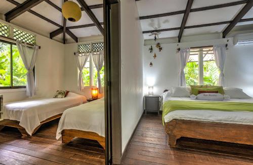 Punta Uva House | Near the Beach Casa Coralina with AC 2