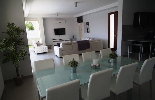 Pervolia Villa | NEAR THE BEACH LUXURY VILLA WITH PRIVATE POOL