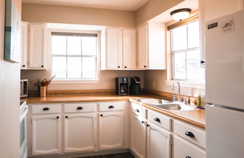 Cedar Lane House | Near the Caney Y! Minutes to Bay,Gulf, Beach!