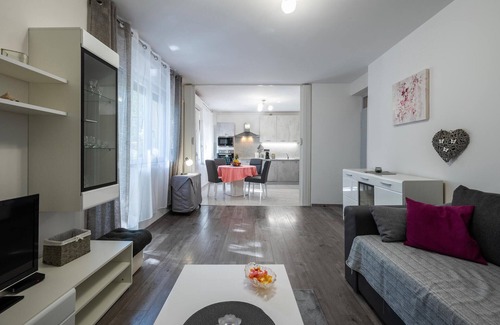 Veruda Apartment | Near the center of Pula, this lovely and welcoming apartment welcomes you.