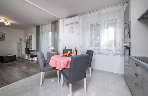 Veruda Apartment | Near the center of Pula, this lovely and welcoming apartment welcomes you.