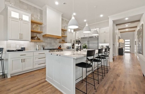 Tulsa House | Near The Gathering Place | 5-BR Luxury Family Stay