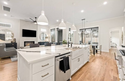 Tulsa House | Near The Gathering Place | 5-BR Luxury Family Stay