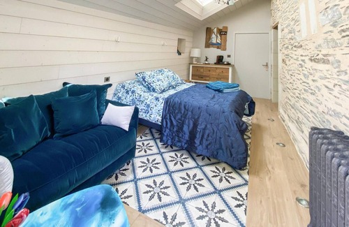 La Dagueniere House | Near the Loire River, this beautiful mansion with swimming pool welcomes you.