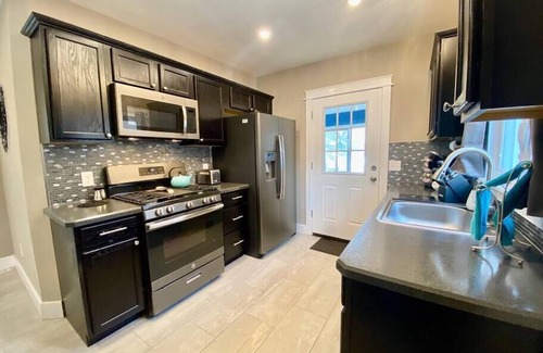 Scotia House | Near the ♥️ of Scotia |Charming 4BD Home🌻