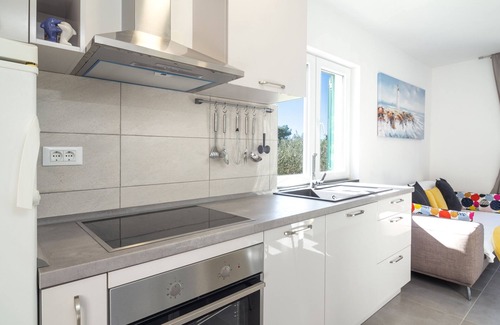 Cove Osibova (Milna) House | Near the Osibova beach, peaceful 2BDR vacation house with big terrace and yard