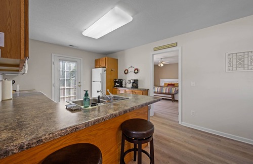 Pigeon Forge Cabin | Near the River w/EZ, flat Parking, FREE Wifi, & close to the main attractions!