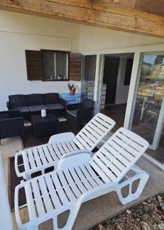 Cove Rogacic Apartment | Near the Sea Hideaway Bay Oasis