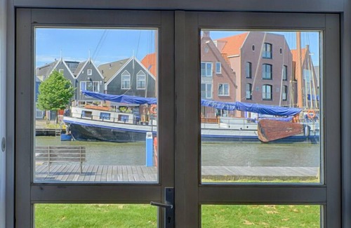 Monnickendam Apartment | near the water, maritime furnished apartment, private entrance and pontoon